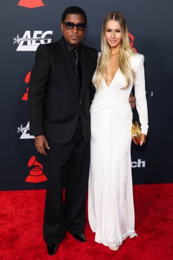 Babyface ve Rika Tischendorf, Los Angeles Kongre Merkezi Güney Salonu 'nda 30 Ocak 2026 tarihinde düzenlenen Mariah Carey onuruna düzenlenen MusiCares 2026' ya geldiler..