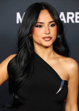 Becky G, Los Angeles Kongre Merkezi Güney Salonu 'nda 30 Ocak 2026' da düzenlenen Mariah Carey onuruna düzenlenen MusiCares 2026 'ya ulaştı..