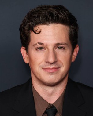 Charlie Puth, Los Angeles Kongre Merkezi 'nde 30 Ocak 2026' da Los Angeles, Kaliforniya, ABD 'de düzenlenen Mariah Carey onuruna düzenlenen MusiCares 2026' ya ulaştı..