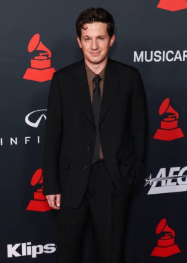 Charlie Puth, Los Angeles Kongre Merkezi 'nde 30 Ocak 2026' da Los Angeles, Kaliforniya, ABD 'de düzenlenen Mariah Carey onuruna düzenlenen MusiCares 2026' ya ulaştı..