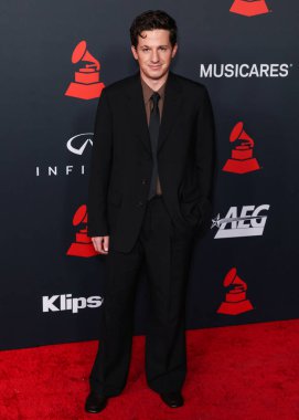 Charlie Puth, Los Angeles Kongre Merkezi 'nde 30 Ocak 2026' da Los Angeles, Kaliforniya, ABD 'de düzenlenen Mariah Carey onuruna düzenlenen MusiCares 2026' ya ulaştı..
