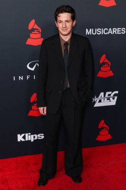 Charlie Puth, Los Angeles Kongre Merkezi 'nde 30 Ocak 2026' da Los Angeles, Kaliforniya, ABD 'de düzenlenen Mariah Carey onuruna düzenlenen MusiCares 2026' ya ulaştı..