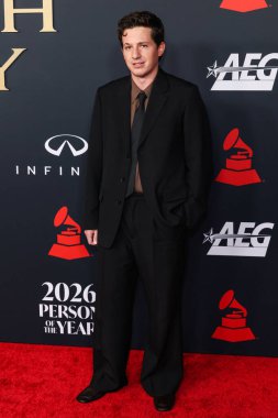 Charlie Puth, Los Angeles Kongre Merkezi 'nde 30 Ocak 2026' da Los Angeles, Kaliforniya, ABD 'de düzenlenen Mariah Carey onuruna düzenlenen MusiCares 2026' ya ulaştı..