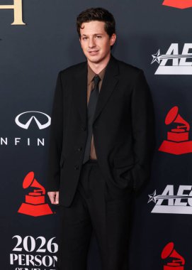 Charlie Puth, Los Angeles Kongre Merkezi 'nde 30 Ocak 2026' da Los Angeles, Kaliforniya, ABD 'de düzenlenen Mariah Carey onuruna düzenlenen MusiCares 2026' ya ulaştı..