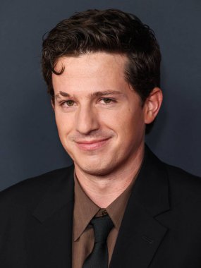 Charlie Puth, Los Angeles Kongre Merkezi 'nde 30 Ocak 2026' da Los Angeles, Kaliforniya, ABD 'de düzenlenen Mariah Carey onuruna düzenlenen MusiCares 2026' ya ulaştı..
