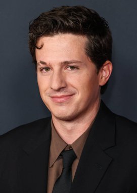 Charlie Puth, Los Angeles Kongre Merkezi 'nde 30 Ocak 2026' da Los Angeles, Kaliforniya, ABD 'de düzenlenen Mariah Carey onuruna düzenlenen MusiCares 2026' ya ulaştı..