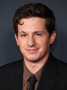 Charlie Puth, Los Angeles Kongre Merkezi 'nde 30 Ocak 2026' da Los Angeles, Kaliforniya, ABD 'de düzenlenen Mariah Carey onuruna düzenlenen MusiCares 2026' ya ulaştı..