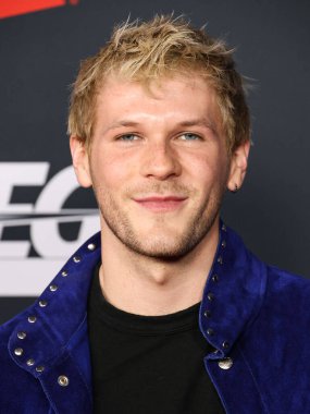 Davis Burleson, 30 Ocak 2026 tarihinde Los Angeles Kongre Merkezi Güney Salonu 'nda düzenlenen Mariah Carey onuruna düzenlenen MusiCares 2026' ya ulaştı..