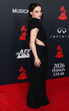 Zuhair Murad elbisesi giyen güvercin Cameron, 30 Ocak 2026 'da Los Angeles Kongre Merkezi Güney Salonu' nda düzenlenen Mariah Carey onuruna düzenlenen MusiCares 2026 'ya ulaştı..