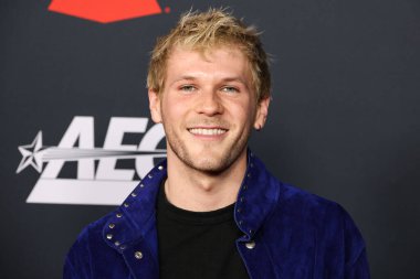 Davis Burleson, 30 Ocak 2026 tarihinde Los Angeles Kongre Merkezi Güney Salonu 'nda düzenlenen Mariah Carey onuruna düzenlenen MusiCares 2026' ya ulaştı..