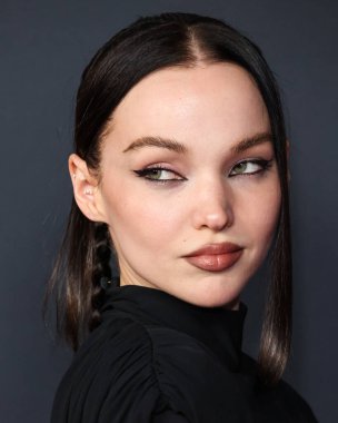 Zuhair Murad elbisesi giyen güvercin Cameron, 30 Ocak 2026 'da Los Angeles Kongre Merkezi Güney Salonu' nda düzenlenen Mariah Carey onuruna düzenlenen MusiCares 2026 'ya ulaştı..