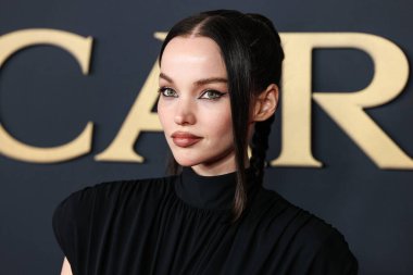 Zuhair Murad elbisesi giyen güvercin Cameron, 30 Ocak 2026 'da Los Angeles Kongre Merkezi Güney Salonu' nda düzenlenen Mariah Carey onuruna düzenlenen MusiCares 2026 'ya ulaştı..