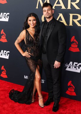 Pentatonix 'den Kirstin Maldonado ve Ben Hausdorff, 30 Ocak 2026' da Los Angeles Kongre Merkezi 'nde düzenlenen Mariah Carey onuruna düzenlenen MusiCares 2026' ya geldiler..