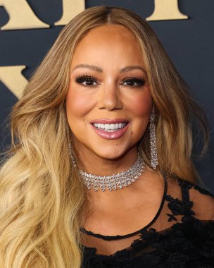 Mariah Carey 'in üzerinde Prada, Leviev Elmas mücevheri, Etho Maria mücevheri, 30 Ocak 2026' da Los Angeles Kongre Merkezi Güney Salonu 'nda düzenlenen Mariah Carey onuruna düzenlenen MusiCares 2026' ya ulaştı.