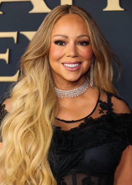 Mariah Carey 'in üzerinde Prada, Leviev Elmas mücevheri, Etho Maria mücevheri, 30 Ocak 2026' da Los Angeles Kongre Merkezi Güney Salonu 'nda düzenlenen Mariah Carey onuruna düzenlenen MusiCares 2026' ya ulaştı.