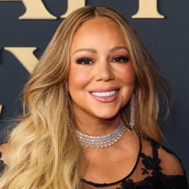 Mariah Carey 'in üzerinde Prada, Leviev Elmas mücevheri, Etho Maria mücevheri, 30 Ocak 2026' da Los Angeles Kongre Merkezi Güney Salonu 'nda düzenlenen Mariah Carey onuruna düzenlenen MusiCares 2026' ya ulaştı.