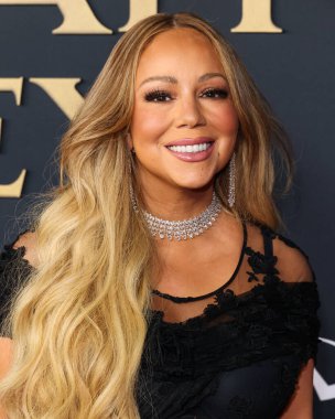 Mariah Carey 'in üzerinde Prada, Leviev Elmas mücevheri, Etho Maria mücevheri, 30 Ocak 2026' da Los Angeles Kongre Merkezi Güney Salonu 'nda düzenlenen Mariah Carey onuruna düzenlenen MusiCares 2026' ya ulaştı.