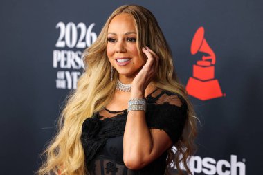 Mariah Carey 'in üzerinde Prada, Leviev Elmas mücevheri, Etho Maria mücevheri, 30 Ocak 2026' da Los Angeles Kongre Merkezi Güney Salonu 'nda düzenlenen Mariah Carey onuruna düzenlenen MusiCares 2026' ya ulaştı.