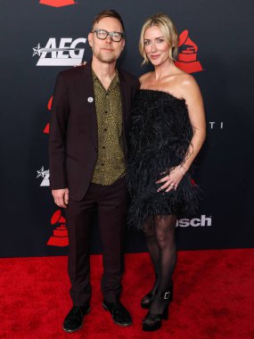 Foo Fighters 'dan Nate Mendel ve Kate Jackson, 30 Ocak 2026' da Los Angeles Kongre Merkezi Güney Salonu 'nda düzenlenen Mariah Carey onuruna düzenlenen MusiCares 2026' ya geldiler..