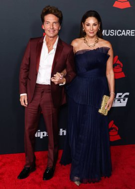 Richard Marx ve Daisy Fuentes, 30 Ocak 2026 'da Los Angeles Kongre Merkezi' nde düzenlenen Mariah Carey onuruna düzenlenen 