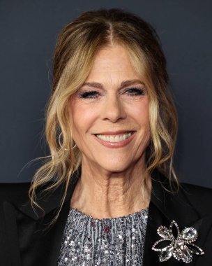 Rita Wilson, Los Angeles Kongre Merkezi Güney Salonu 'nda 30 Ocak 2026' da düzenlenen Mariah Carey onuruna düzenlenen MusiCares 2026 'ya ulaştı..