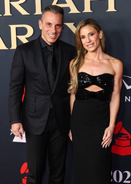 Sebastian Maniscalco ve Lana Gomez, 30 Ocak 2026 'da Los Angeles Kongre Merkezi Güney Salonu' nda düzenlenen Mariah Carey onuruna düzenlenen MusiCares 2026 'ya geldiler..