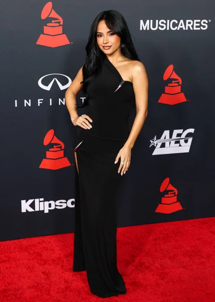 Becky G, Los Angeles Kongre Merkezi Güney Salonu 'nda 30 Ocak 2026' da düzenlenen Mariah Carey onuruna düzenlenen MusiCares 2026 'ya ulaştı..