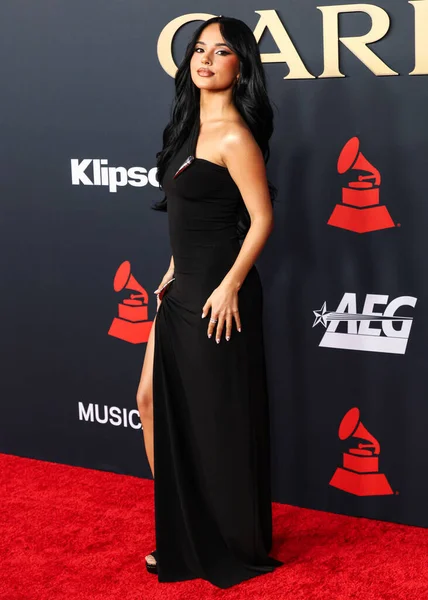 Becky G, Los Angeles Kongre Merkezi Güney Salonu 'nda 30 Ocak 2026' da düzenlenen Mariah Carey onuruna düzenlenen MusiCares 2026 'ya ulaştı..