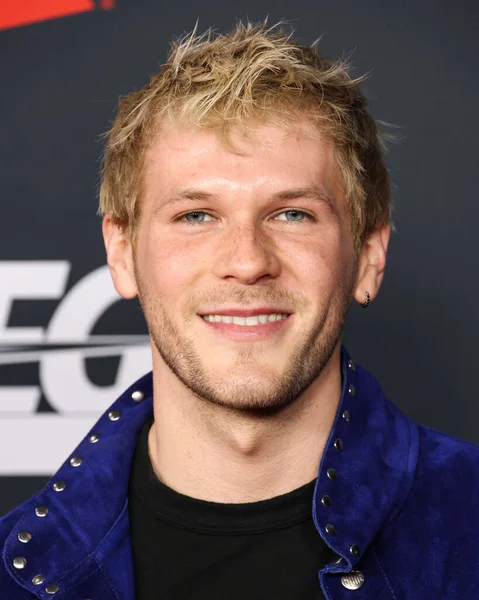 Davis Burleson, 30 Ocak 2026 tarihinde Los Angeles Kongre Merkezi Güney Salonu 'nda düzenlenen Mariah Carey onuruna düzenlenen MusiCares 2026' ya ulaştı..