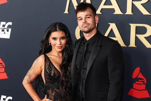 Pentatonix 'den Kirstin Maldonado ve Ben Hausdorff, 30 Ocak 2026' da Los Angeles Kongre Merkezi 'nde düzenlenen Mariah Carey onuruna düzenlenen MusiCares 2026' ya geldiler..