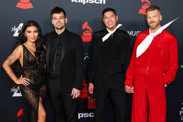 Kirstin Maldonado, Ben Hausdorff, Mark Hoying ve Pentatonix 'li Scott Hoying 30 Ocak 2026' da Los Angeles Kongre Merkezi Güney Salonu 'nda düzenlenen Mariah Carey onuruna düzenlenen MusiCares 2026' ya geldiler.