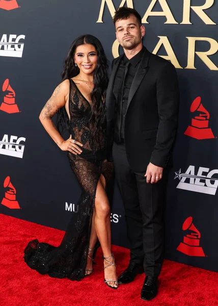 Pentatonix 'den Kirstin Maldonado ve Ben Hausdorff, 30 Ocak 2026' da Los Angeles Kongre Merkezi 'nde düzenlenen Mariah Carey onuruna düzenlenen MusiCares 2026' ya geldiler..