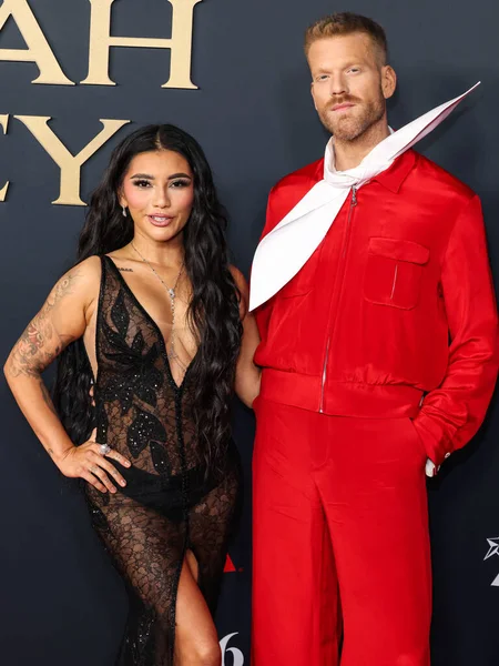 Pentatonix 'den Kirstin Maldonado ve Scott Hoying, 30 Ocak 2026' da Los Angeles Kongre Merkezi Güney Salonu 'nda düzenlenen Mariah Carey onuruna düzenlenen MusiCares 2026' ya geldiler..