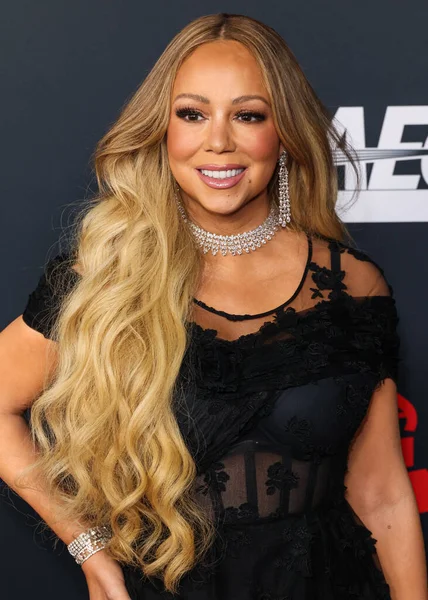 Mariah Carey 'in üzerinde Prada, Leviev Elmas mücevheri, Etho Maria mücevheri, 30 Ocak 2026' da Los Angeles Kongre Merkezi Güney Salonu 'nda düzenlenen Mariah Carey onuruna düzenlenen MusiCares 2026' ya ulaştı.