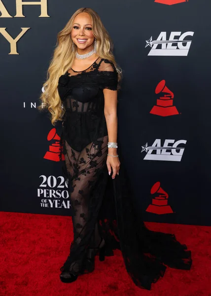 Mariah Carey 'in üzerinde Prada, Leviev Elmas mücevheri, Etho Maria mücevheri, 30 Ocak 2026' da Los Angeles Kongre Merkezi Güney Salonu 'nda düzenlenen Mariah Carey onuruna düzenlenen MusiCares 2026' ya ulaştı.