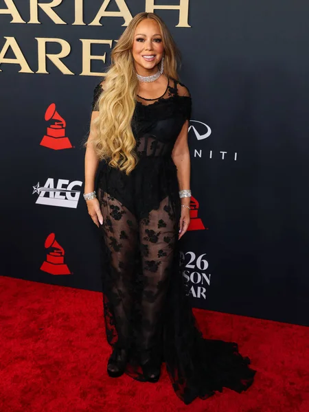 Mariah Carey 'in üzerinde Prada, Leviev Elmas mücevheri, Etho Maria mücevheri, 30 Ocak 2026' da Los Angeles Kongre Merkezi Güney Salonu 'nda düzenlenen Mariah Carey onuruna düzenlenen MusiCares 2026' ya ulaştı.