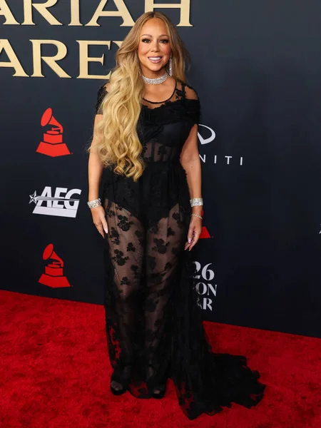 Mariah Carey 'in üzerinde Prada, Leviev Elmas mücevheri, Etho Maria mücevheri, 30 Ocak 2026' da Los Angeles Kongre Merkezi Güney Salonu 'nda düzenlenen Mariah Carey onuruna düzenlenen MusiCares 2026' ya ulaştı.
