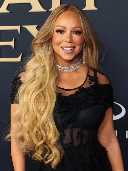 Mariah Carey 'in üzerinde Prada, Leviev Elmas mücevheri, Etho Maria mücevheri, 30 Ocak 2026' da Los Angeles Kongre Merkezi Güney Salonu 'nda düzenlenen Mariah Carey onuruna düzenlenen MusiCares 2026' ya ulaştı.