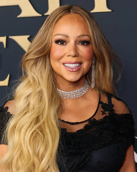 Mariah Carey 'in üzerinde Prada, Leviev Elmas mücevheri, Etho Maria mücevheri, 30 Ocak 2026' da Los Angeles Kongre Merkezi Güney Salonu 'nda düzenlenen Mariah Carey onuruna düzenlenen MusiCares 2026' ya ulaştı.