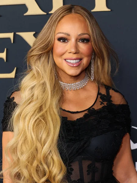 Mariah Carey 'in üzerinde Prada, Leviev Elmas mücevheri, Etho Maria mücevheri, 30 Ocak 2026' da Los Angeles Kongre Merkezi Güney Salonu 'nda düzenlenen Mariah Carey onuruna düzenlenen MusiCares 2026' ya ulaştı.