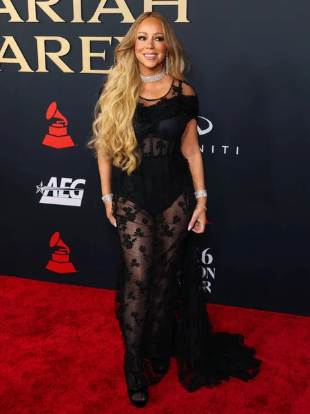 Mariah Carey 'in üzerinde Prada, Leviev Elmas mücevheri, Etho Maria mücevheri, 30 Ocak 2026' da Los Angeles Kongre Merkezi Güney Salonu 'nda düzenlenen Mariah Carey onuruna düzenlenen MusiCares 2026' ya ulaştı.