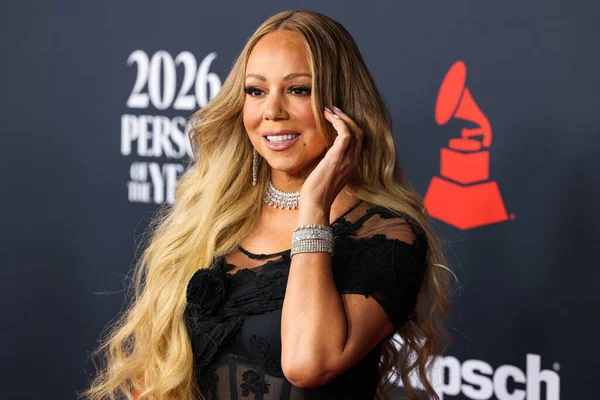 Mariah Carey 'in üzerinde Prada, Leviev Elmas mücevheri, Etho Maria mücevheri, 30 Ocak 2026' da Los Angeles Kongre Merkezi Güney Salonu 'nda düzenlenen Mariah Carey onuruna düzenlenen MusiCares 2026' ya ulaştı.