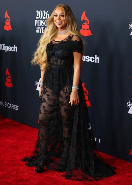 Mariah Carey 'in üzerinde Prada, Leviev Elmas mücevheri, Etho Maria mücevheri, 30 Ocak 2026' da Los Angeles Kongre Merkezi Güney Salonu 'nda düzenlenen Mariah Carey onuruna düzenlenen MusiCares 2026' ya ulaştı.