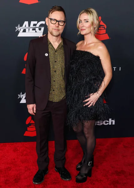 Foo Fighters 'dan Nate Mendel ve Kate Jackson, 30 Ocak 2026' da Los Angeles Kongre Merkezi Güney Salonu 'nda düzenlenen Mariah Carey onuruna düzenlenen MusiCares 2026' ya geldiler..