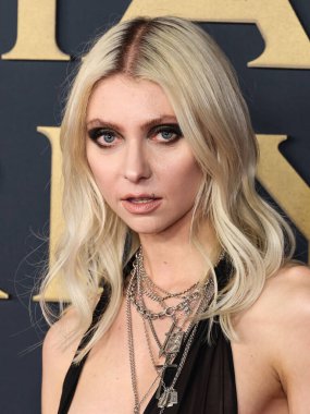 Taylor Momsen, 30 Ocak 2026 tarihinde Los Angeles Kongre Merkezi Güney Salonu 'nda düzenlenen Mariah Carey onuruna düzenlenen MusiCares 2026' ya ulaştı..