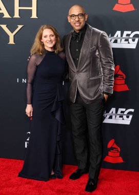 Theresa Wolters ve Harvey Mason Jr., 30 Ocak 2026 'da Los Angeles Kongre Merkezi' nde düzenlenen Mariah Carey onuruna düzenlenen MusiCares 2026 'ya vardılar..