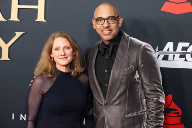 Theresa Wolters ve Harvey Mason Jr., 30 Ocak 2026 'da Los Angeles Kongre Merkezi' nde düzenlenen Mariah Carey onuruna düzenlenen MusiCares 2026 'ya vardılar..