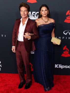 Richard Marx ve Daisy Fuentes, 30 Ocak 2026 'da Los Angeles Kongre Merkezi' nde düzenlenen Mariah Carey onuruna düzenlenen 