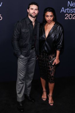 Robbie G.K. ve Nadine Bhabha 29 Ocak 2026 'da Formosa' daki The Lot 'ta düzenlenen Spotify' ın 2026 En İyi Yeni Sanatçı Partisi 'ne (68. Grammy Ödülleri) geldiler..