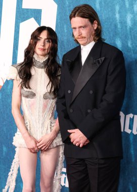 Dilara Findikoglu SS26 RTW ve Caleb Landry Jones 'u giyen Zoe Bleu, 3 Şubat 2026' da Hollywood, LA, CA, ABD 'de bulunan TCL Çin Tiyatrosu IMAX' ta düzenlenen Vertical Entertainment 'in' Drakula 'sının Los Angeles galasına geldi..